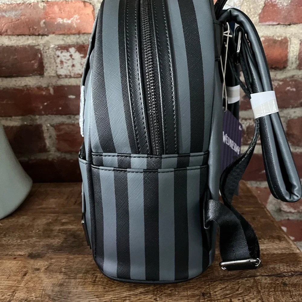 Lounge fly backpack, Wednesday, Addams, new with tags just a great fun backpack - Picture 5 of 8